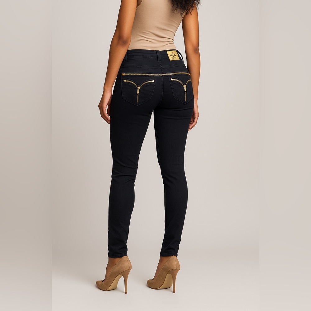 Dereon | Y2K Black Gold Zipper Embellishment Jeans - 7/8